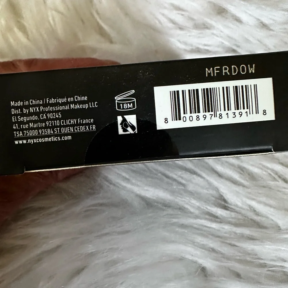 New NYX Stay Matte‎ But Not Flat Powder Foundation